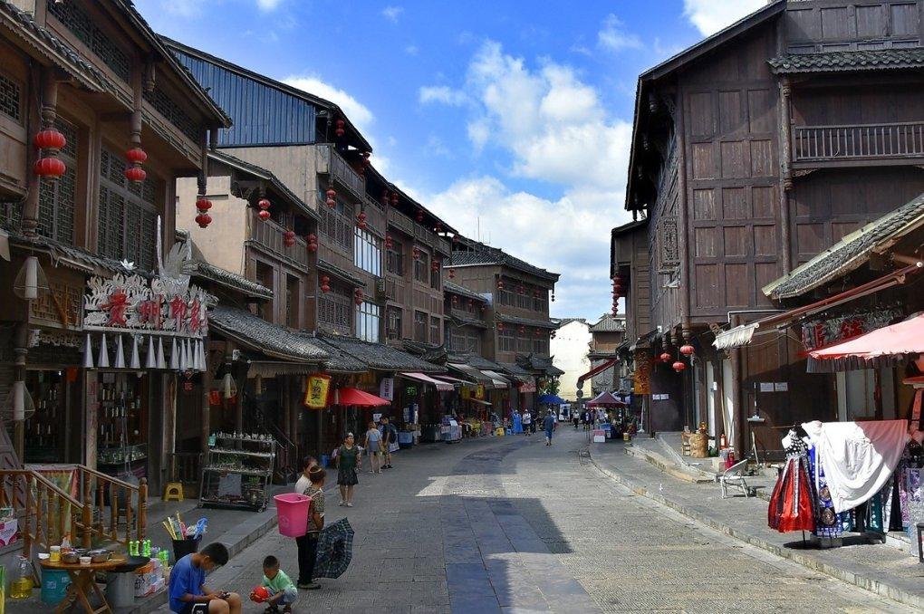 逃离违建房屋9